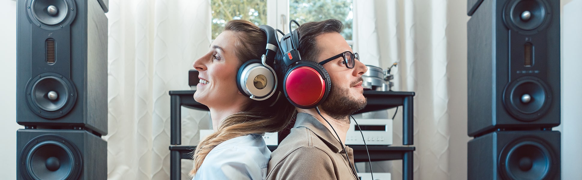 Pärchen hört Musik